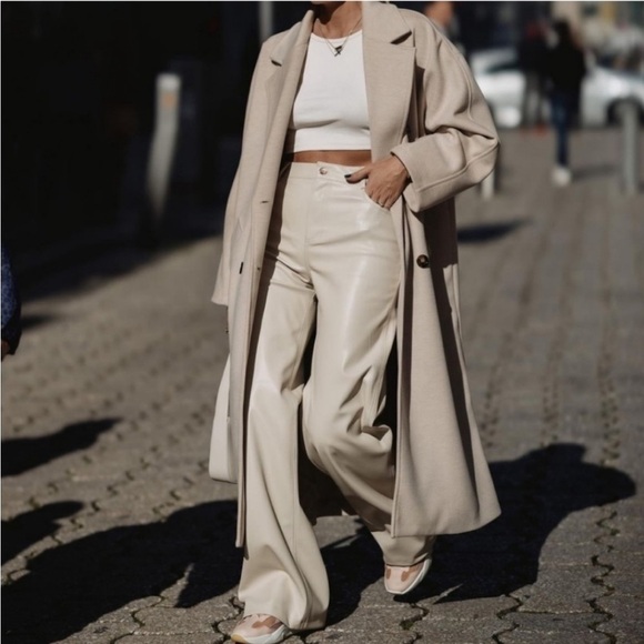 New Zara ECRU FAUX LEATHER FLARED SLIT SLIM FIT PANTS HIGH RISE STRAIGHT LEG - Picture 9 of 17